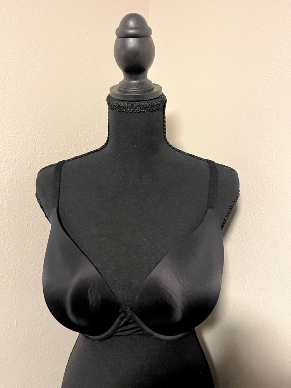 SALE!!!!Victoria's Secret Black T-Shirt Lightly Lined Demi Bra - -34DDD